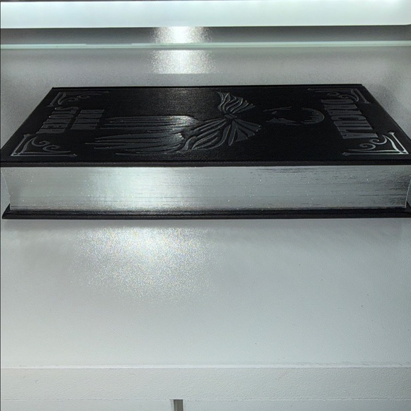 Dracula by Bram Stoker - Hardcover Book - Picture 3 of 6